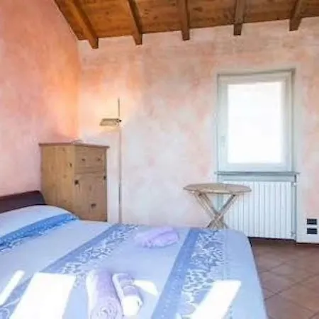 Apartment Mansarda A Nebbiuno